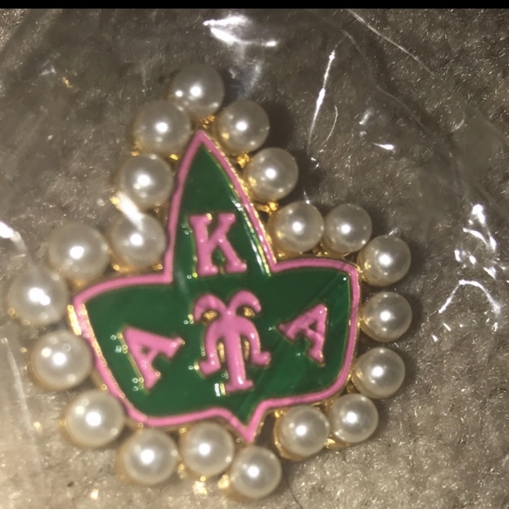 Alpha Kappa Alpha AKA Ivy Pearl Brooch Pin